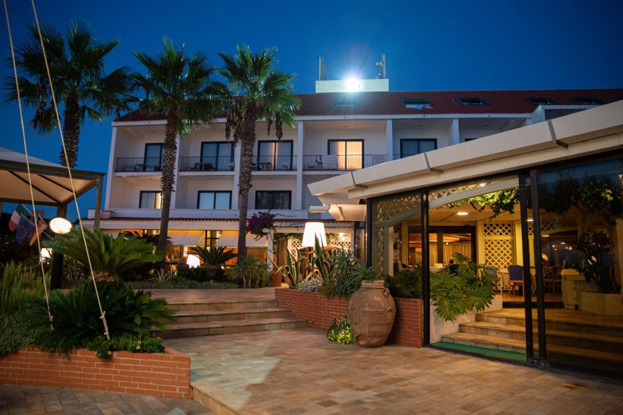 Hotel Schuhmann Paestum Esterno foto