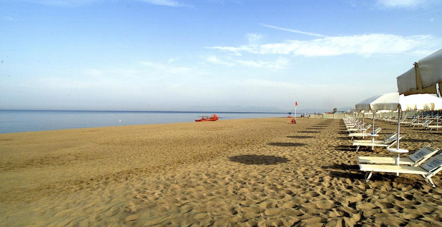 Hotel Schuhmann Paestum Esterno foto