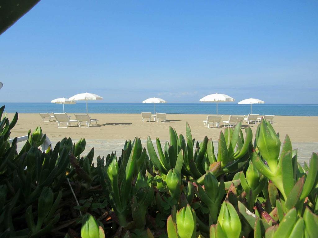 Hotel Schuhmann Paestum Esterno foto