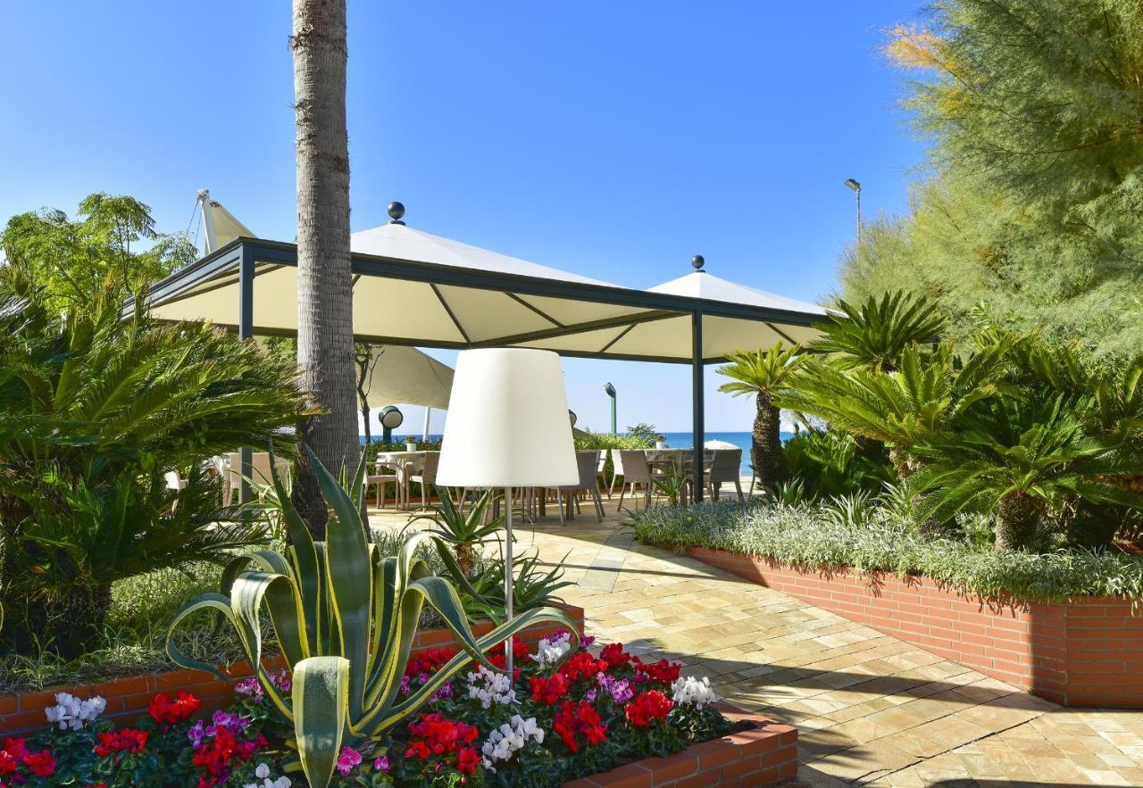 Hotel Schuhmann Paestum Esterno foto